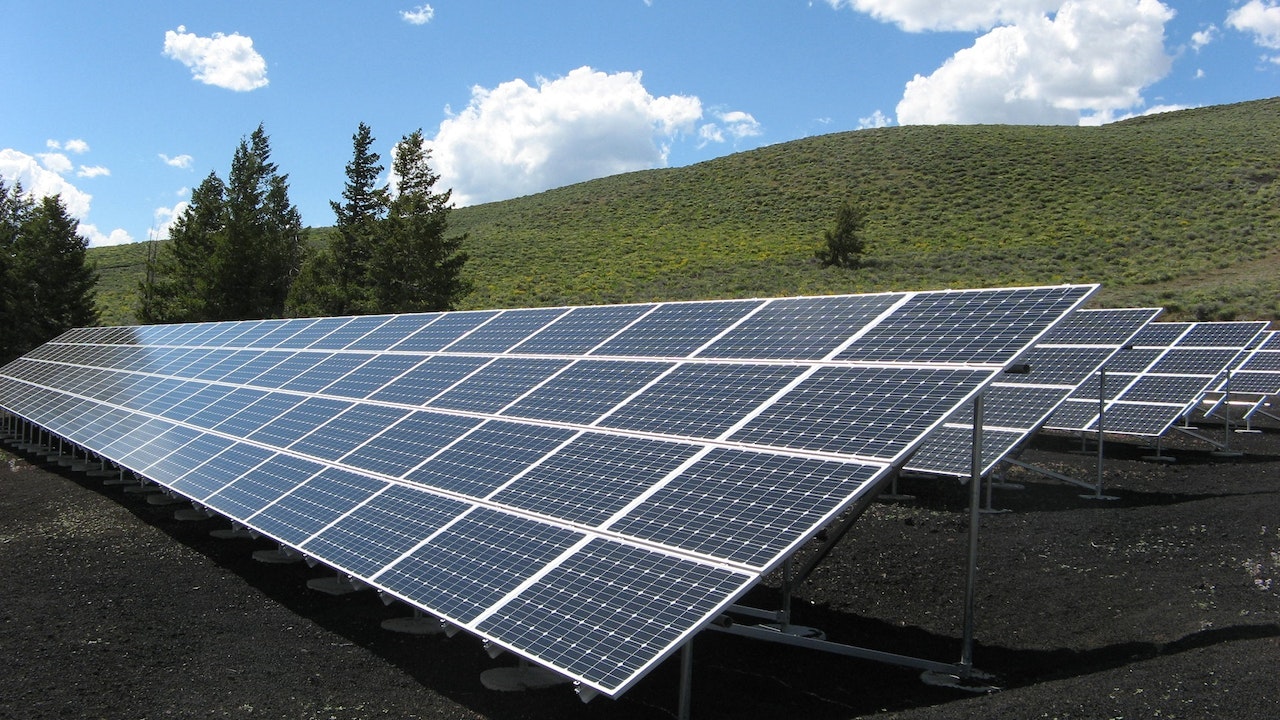 De kracht van zonnepanelen aan de gevel: Een duurzaam pad naar energie-onafhankelijkheid