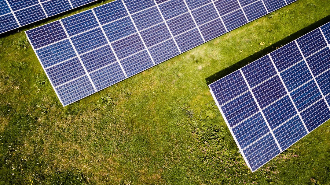 Waarom en hoe je zonnepanelen uitschakelt op een veilige manier
